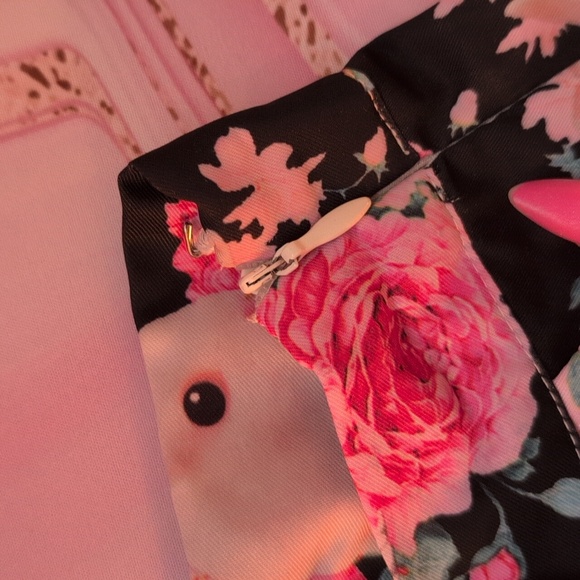 💥3/65$💥 Iron First Buns & Roses Shorts - Picture 3 of 3